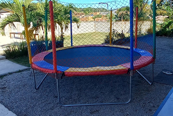 Foto 0 Zuka Aluguel de mesas e cadeiras, pula pula, casinha de bolinha, totó, tobogã